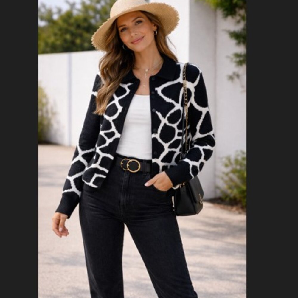 Victoria Harbour Giraffe‎ Print Sweater L Black White Button Up Chic